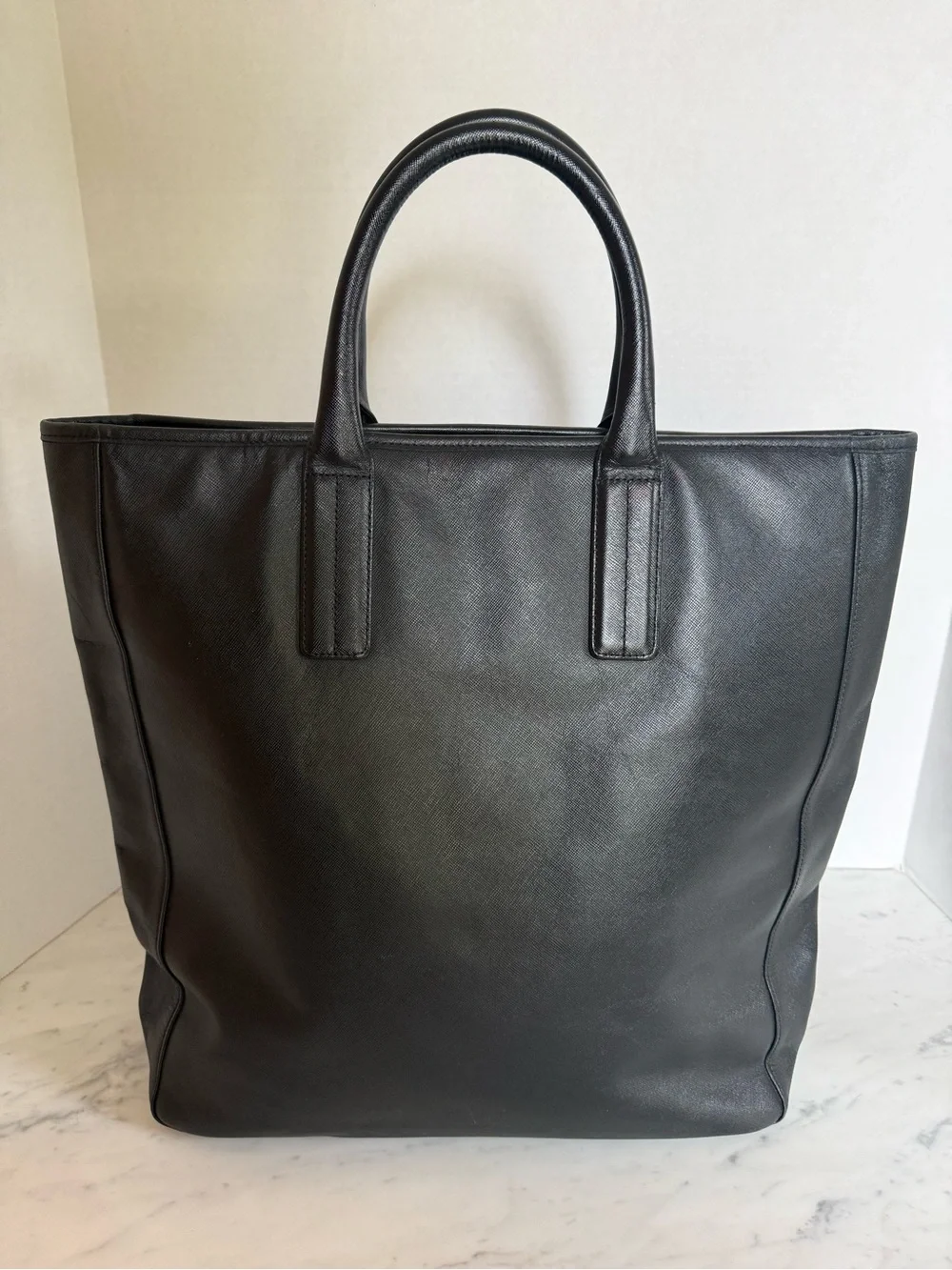 Banana Republic Men’s Classic Black Leather Tote Bag.